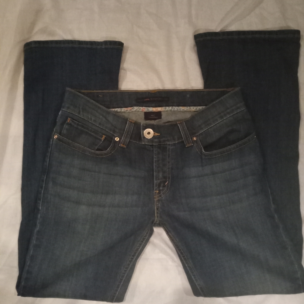 Woman's LEVI JEANS. SIZE 10 MEDIUM! GREAT STYLE!